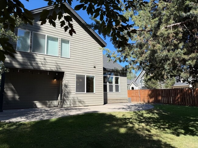 Building Photo - 61112 Snowbrush Dr