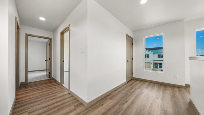 Building Photo - 353 Toms Cyn Dr