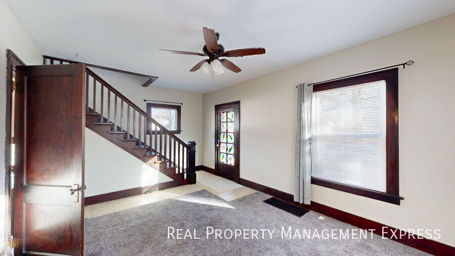 Building Photo - 3 Bedroom 1 Bathroom Home For Rent In Sioux Falls