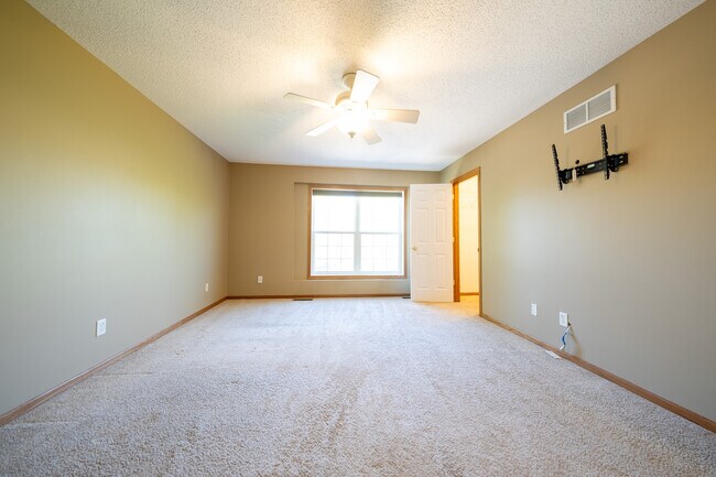 Building Photo - 15645 Float Ct