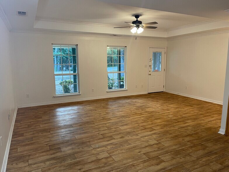 living room - 2099 Edgewood Ln