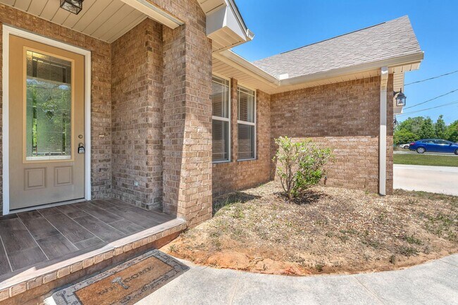 Building Photo - Stunning 4 Bedroom in PRIME Location!!  South of I-10!!