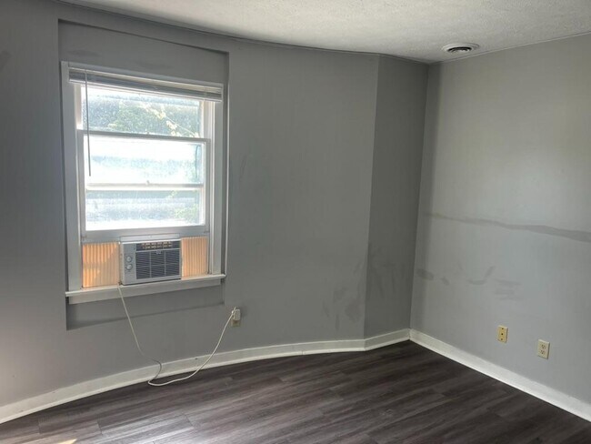 Building Photo - 1034 N 8th St