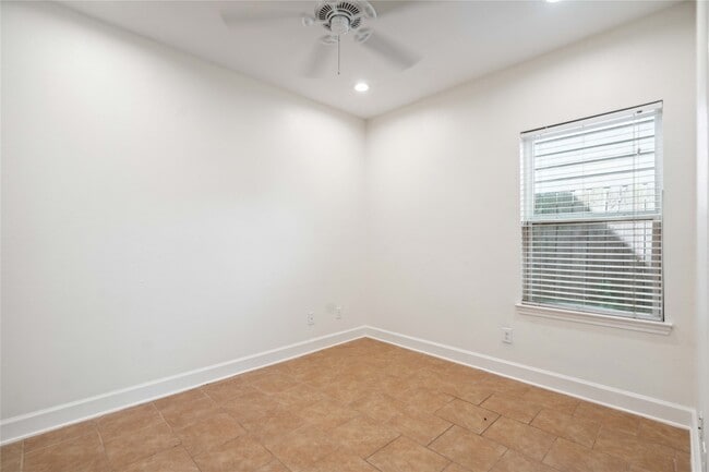 Building Photo - 5402 Jonathan Ln