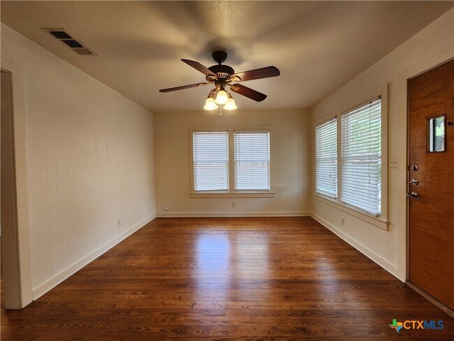 Building Photo - 588 S Castell Ave