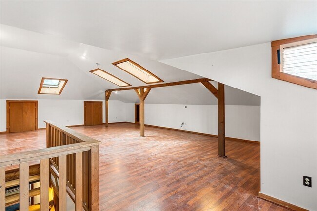 Building Photo - 100-102 Main St