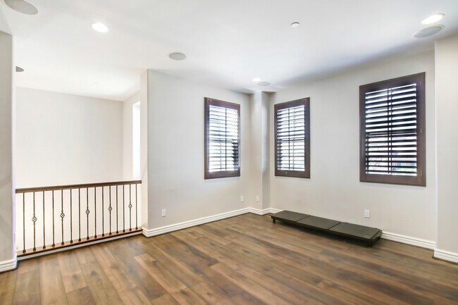 Building Photo - 5393 Stoneview Rd