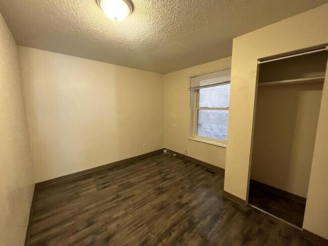 Building Photo - 560 S 600 E