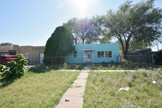 Building Photo - Spacious 2 Bed Home with a Basement! HUD OK!