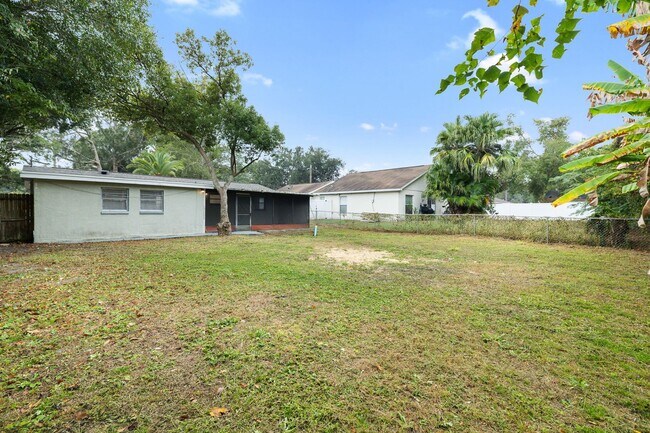 Building Photo - Beautiful 3bdrm/2bath home with attached garage and large yard $1,595.00 ** Ready Now** MOVE IN B...