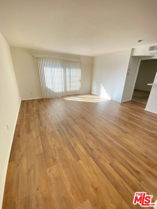 Primary Photo - 6400 Kraft Ave