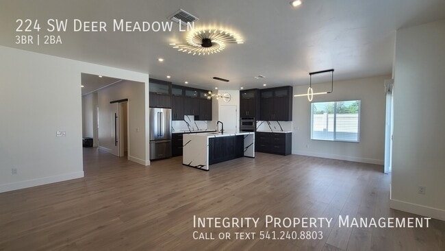 Building Photo - 224 Meadow Ln