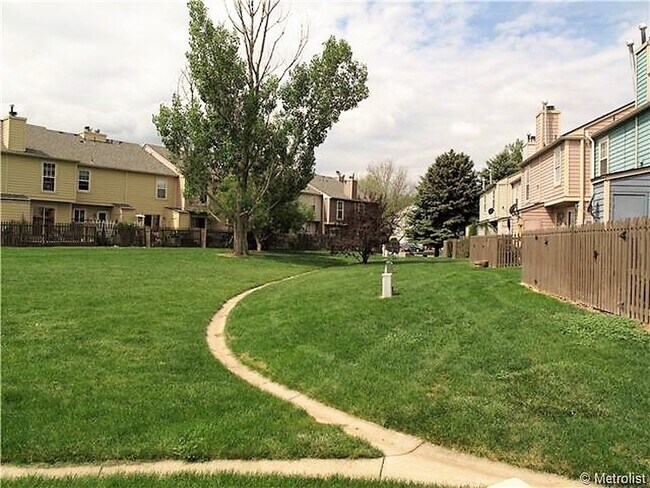 Building Photo - $2,570.95 with $500 Off the first month's rent, 3 Beds - 3 Baths, Townhouse in Lakewood with Cent...
