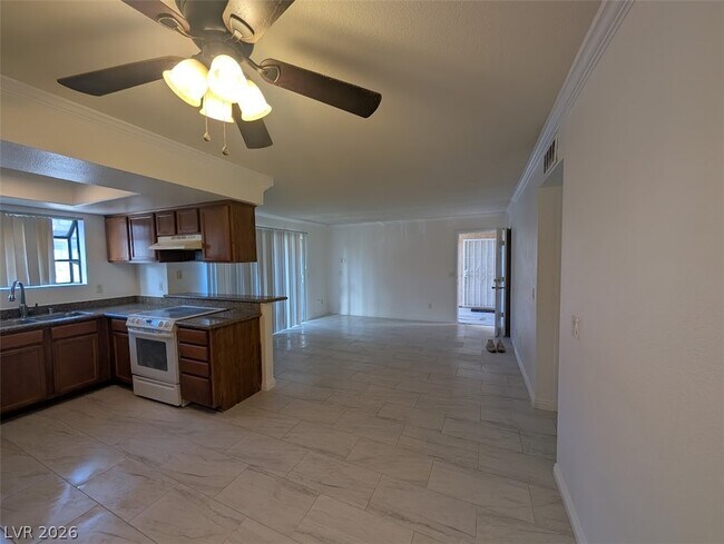 Building Photo - 7200 W Pirates Cove Rd