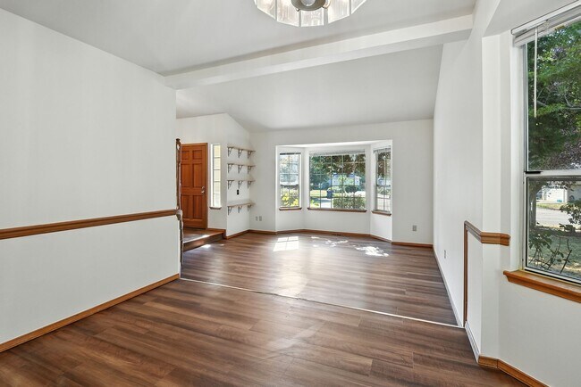 Building Photo - 3Bd/2.5Ba Kirkland Home
