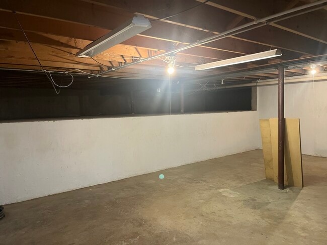 Building Photo - 821 Brentwood Dr