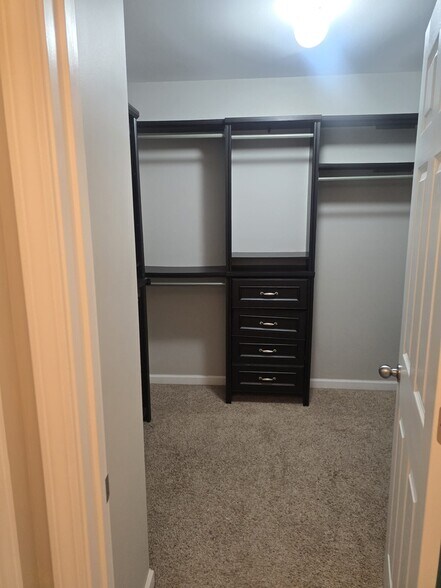 Building Photo - 1642 Balvaird Dr