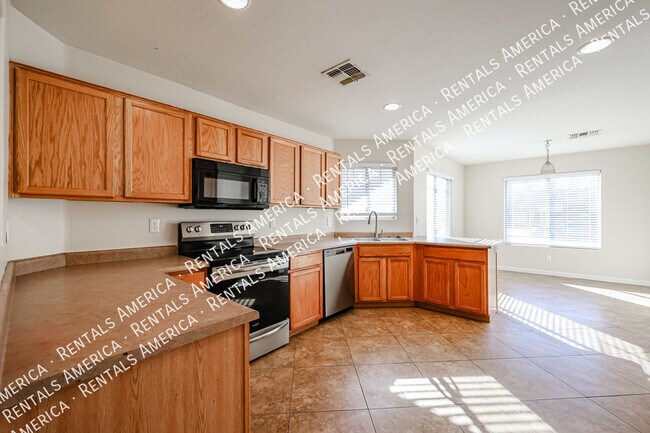 Building Photo - MOVE IN READY 4 BR IN WINDMILL RANCH