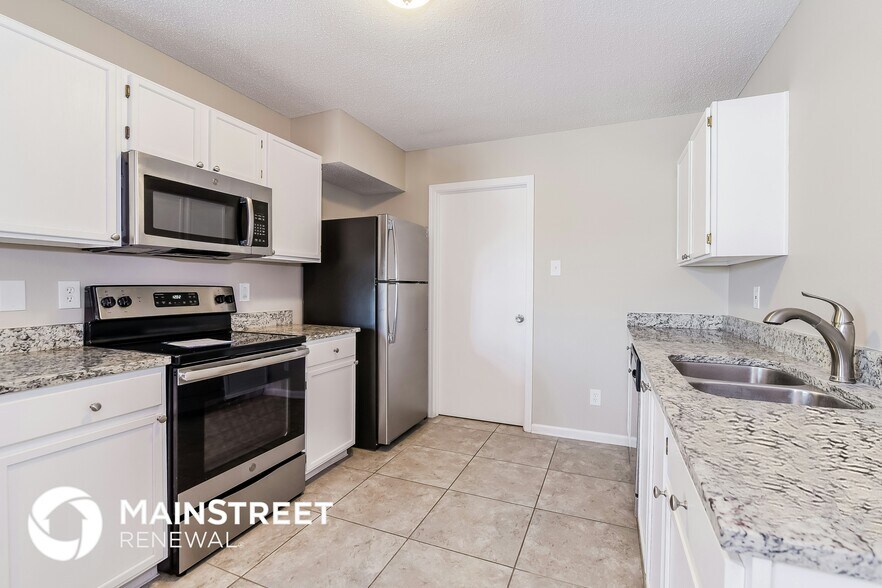 Building Photo - 10762 Glenayr Dr