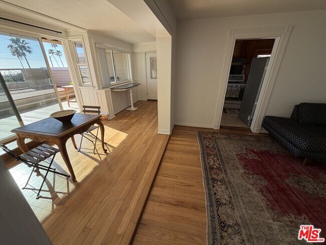 Building Photo - 653 Ramona Ave