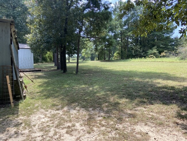 Building Photo - 18601 Honeysuckle Ln