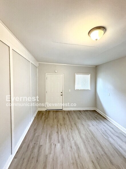 Building Photo - 8802 Homewood Dr