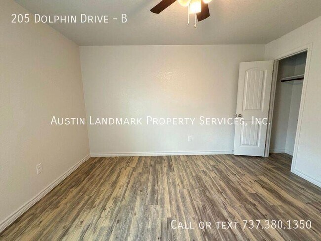 Building Photo - 205 Dolphin Dr