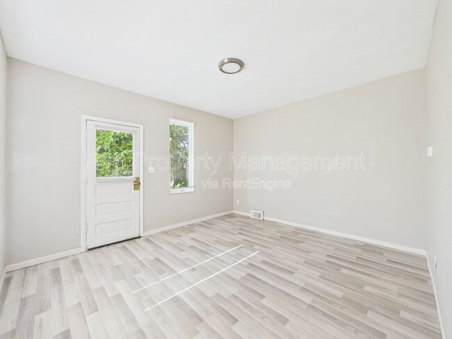 Building Photo - 525 Splitlog Ave