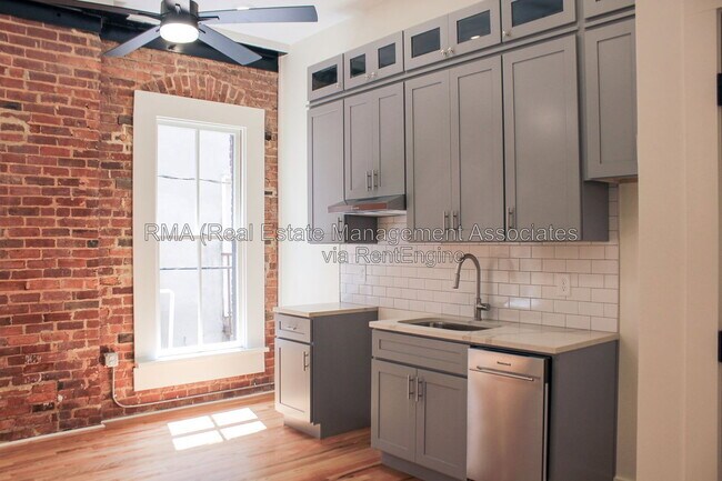 Building Photo - 4 6/8 Zebulon St
