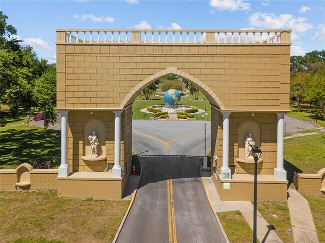 Building Photo - 2428 Columbia Dr