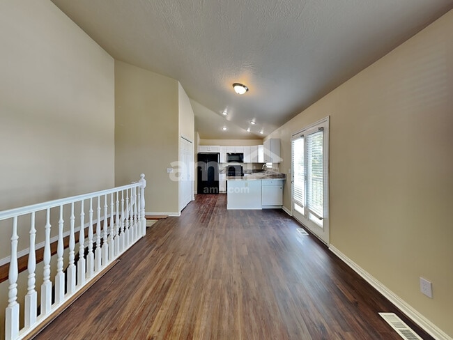 Building Photo - 1121 N 600 E