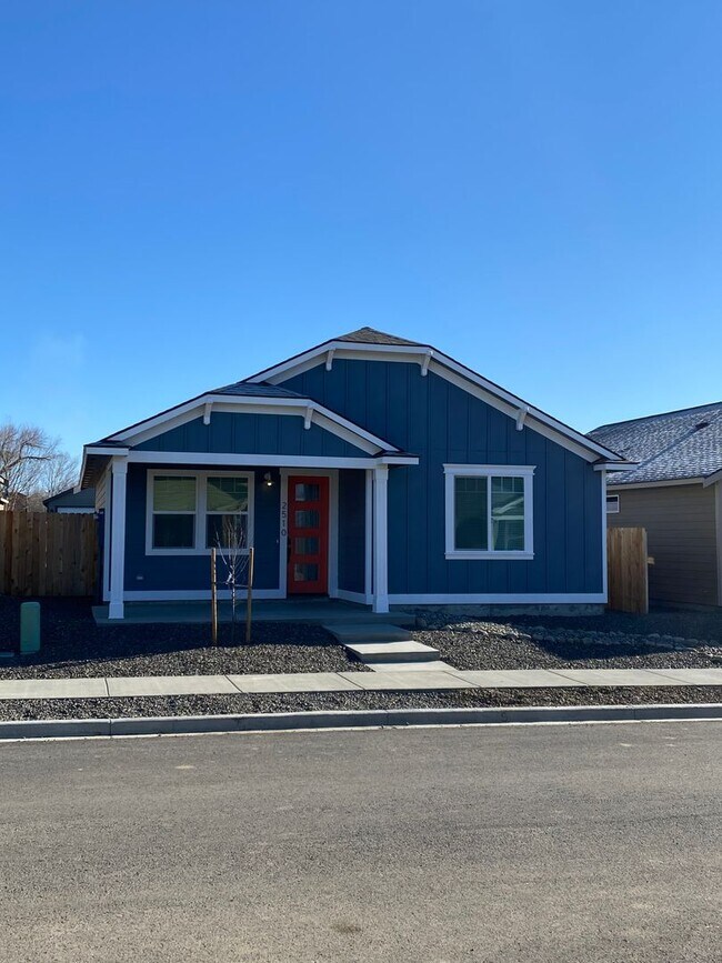 Building Photo - Newer Home for Lease!