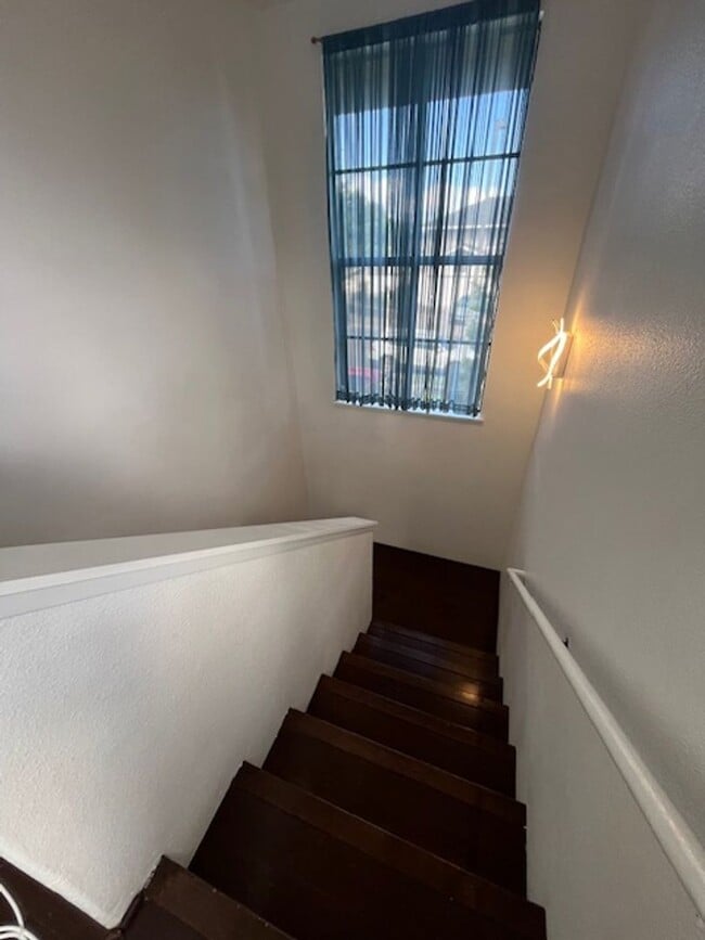 Building Photo - Move In Ready- 4 Bd, 3 Ba- Available Now i...