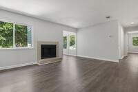 Building Photo - 277 Alexandra Dr
