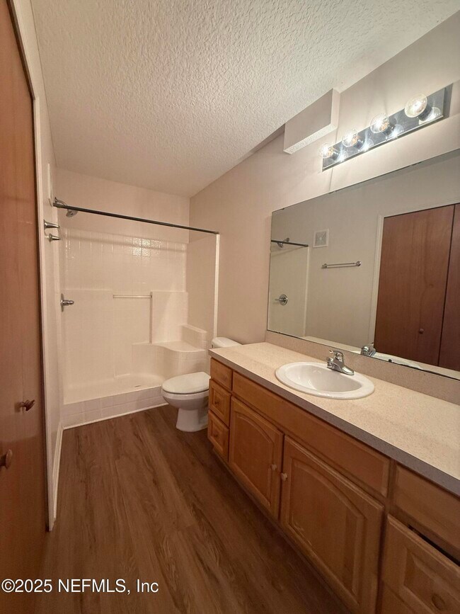 Building Photo - 702 Meadowbrook Dr