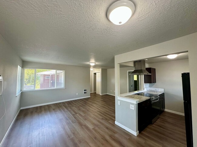 Building Photo - Move-in ready! Upgraded 2 Bedroom Condo