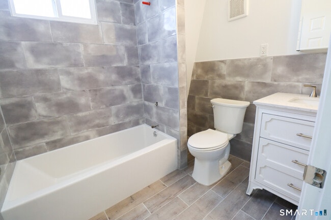 Building Photo - 10 Park St