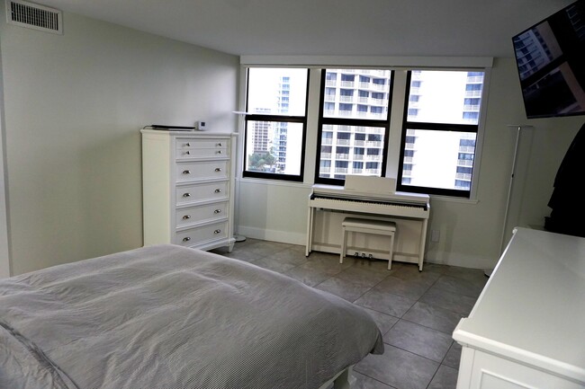 Building Photo - 2800 N Ocean Dr