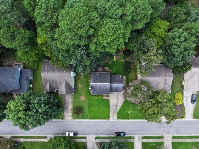 Building Photo - 1011 Willow Ridge Dr