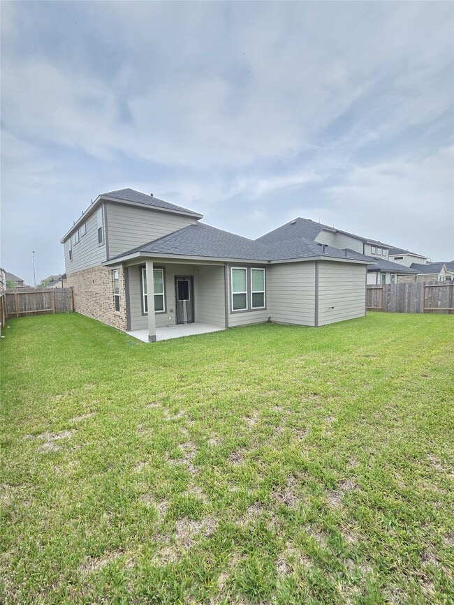 Building Photo - 3230 Tilley Dr