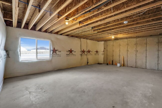 Building Photo - 1563 N 1870 E