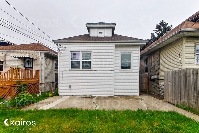 Building Photo - 8622 S Justine St