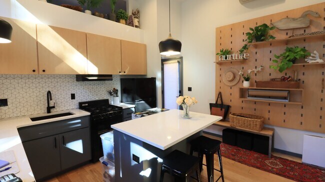Building Photo - ! Bed 1 Bath Tiny Home