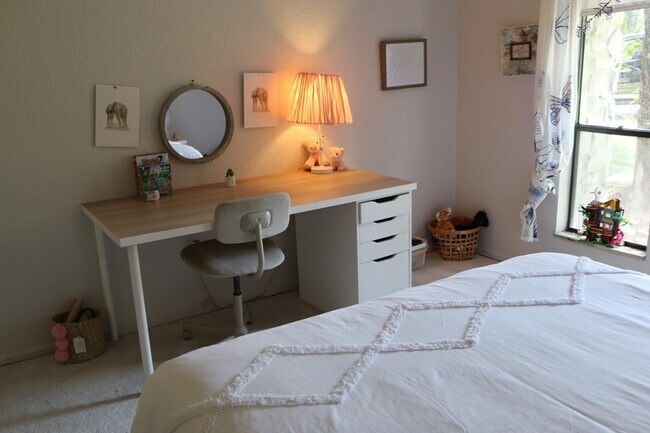 Building Photo - 1925 Bunting Ct