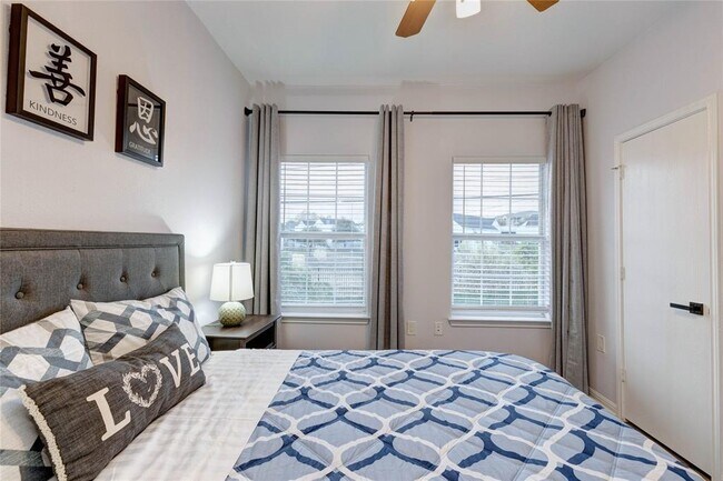 Building Photo - 7510 Lazy Creek Dr