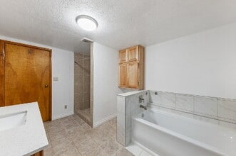 Building Photo - Spacious home with outbuilding