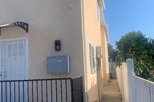 Building Photo - 708 W Gage Ave