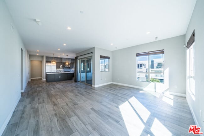 Building Photo - 5837 Village Dr