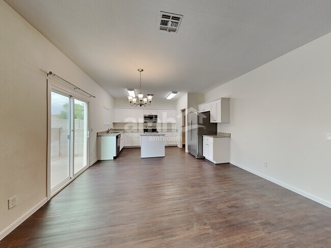 Building Photo - 1212 E Desert Rose Trail