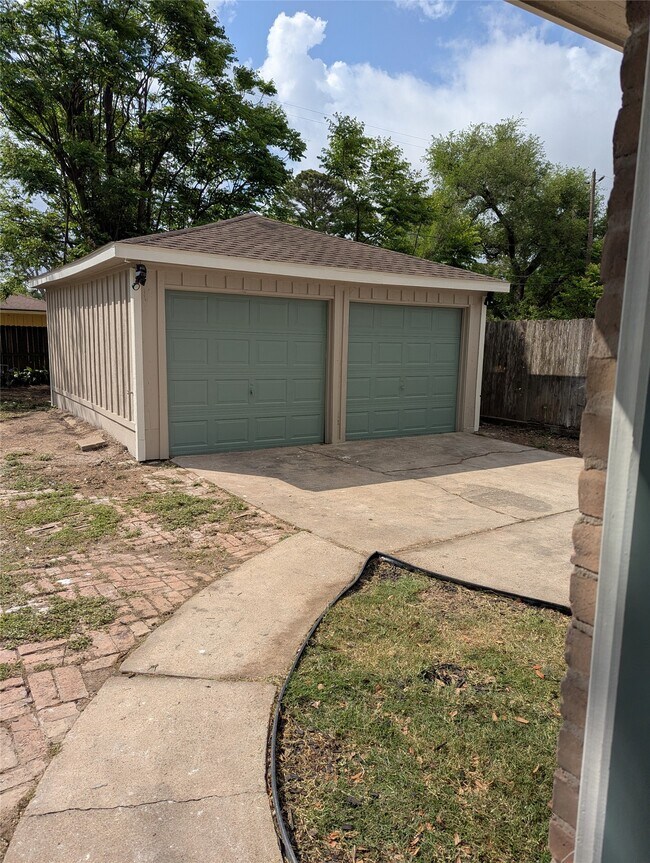 Building Photo - 5737 Alvarado Dr